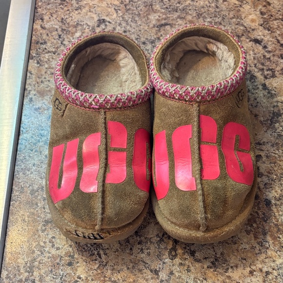 UGG Kids Slippers in Brown and Pink - Picture 1 of 2
